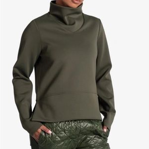 Lolë Medium Green Pull-over